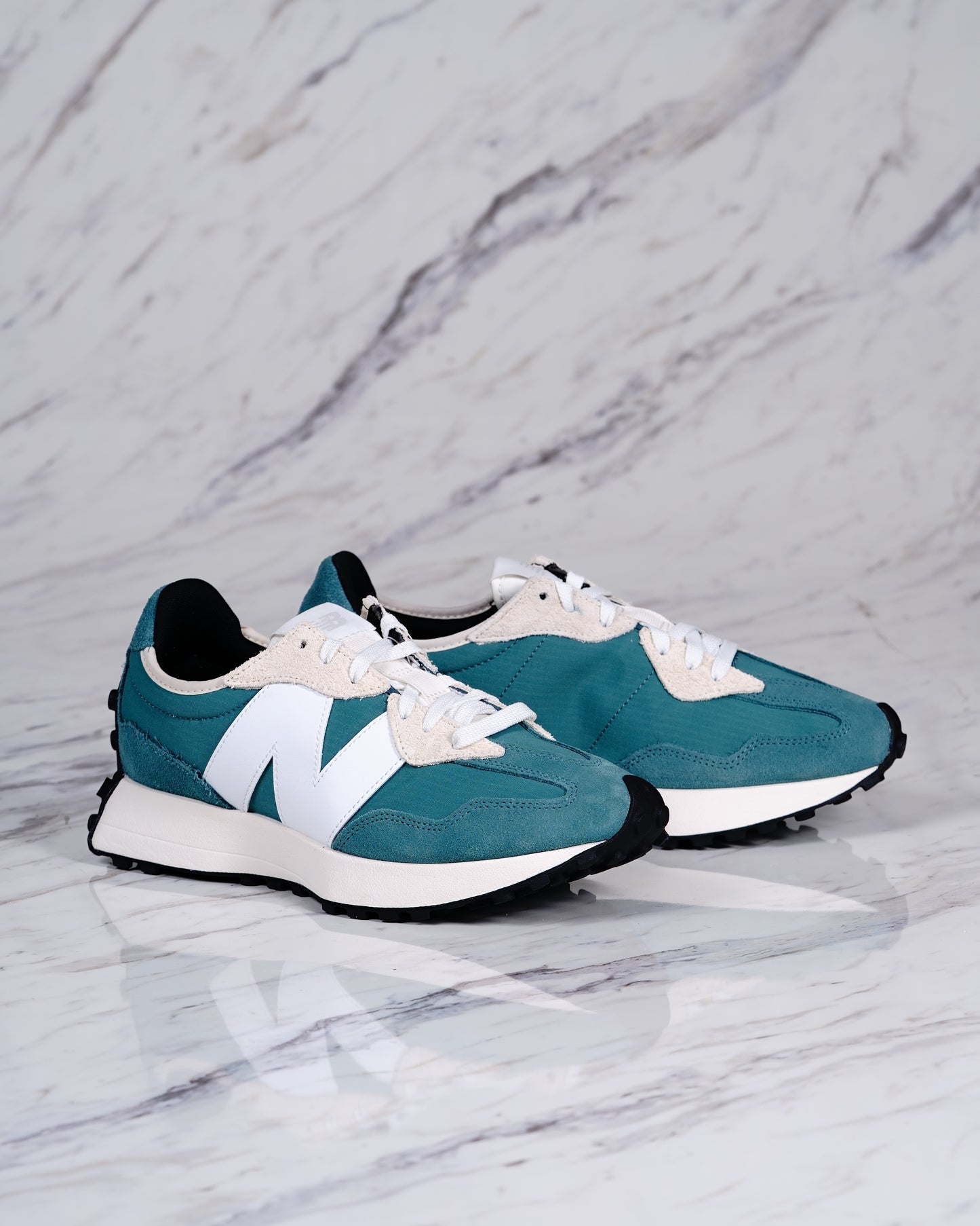 NEW BALANCE U327SBA