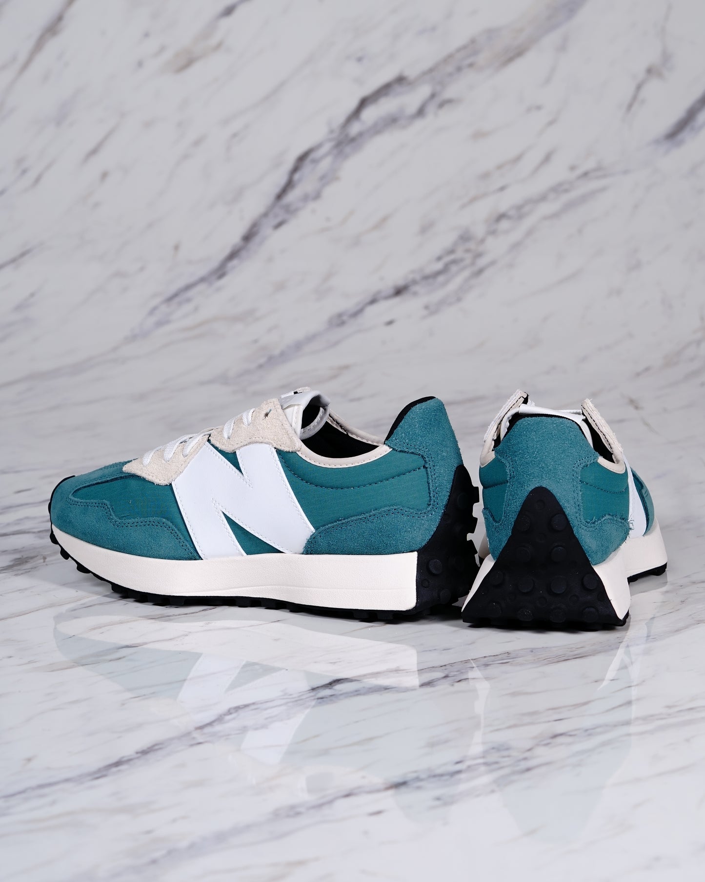 NEW BALANCE U327SBA