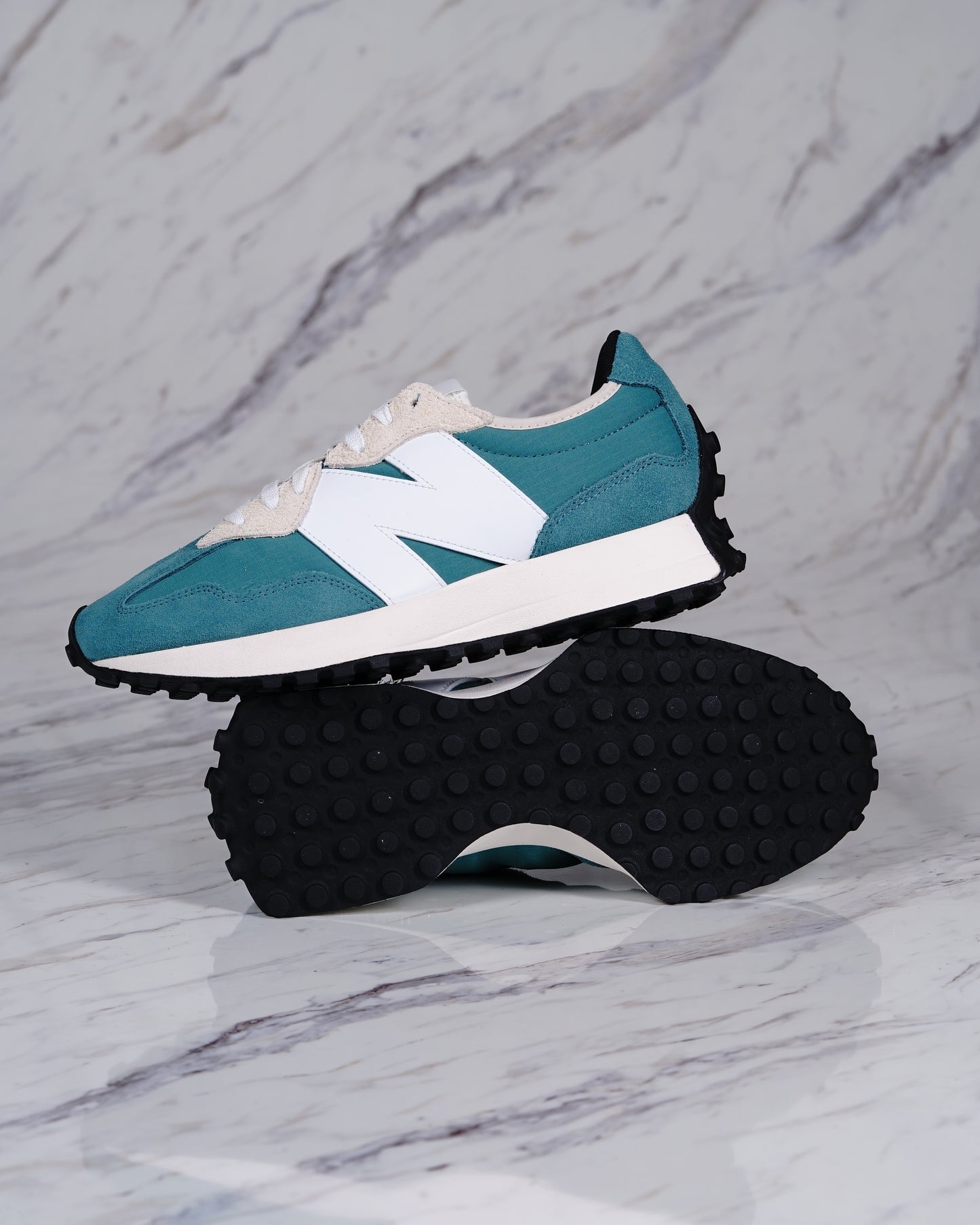NEW BALANCE U327SBA