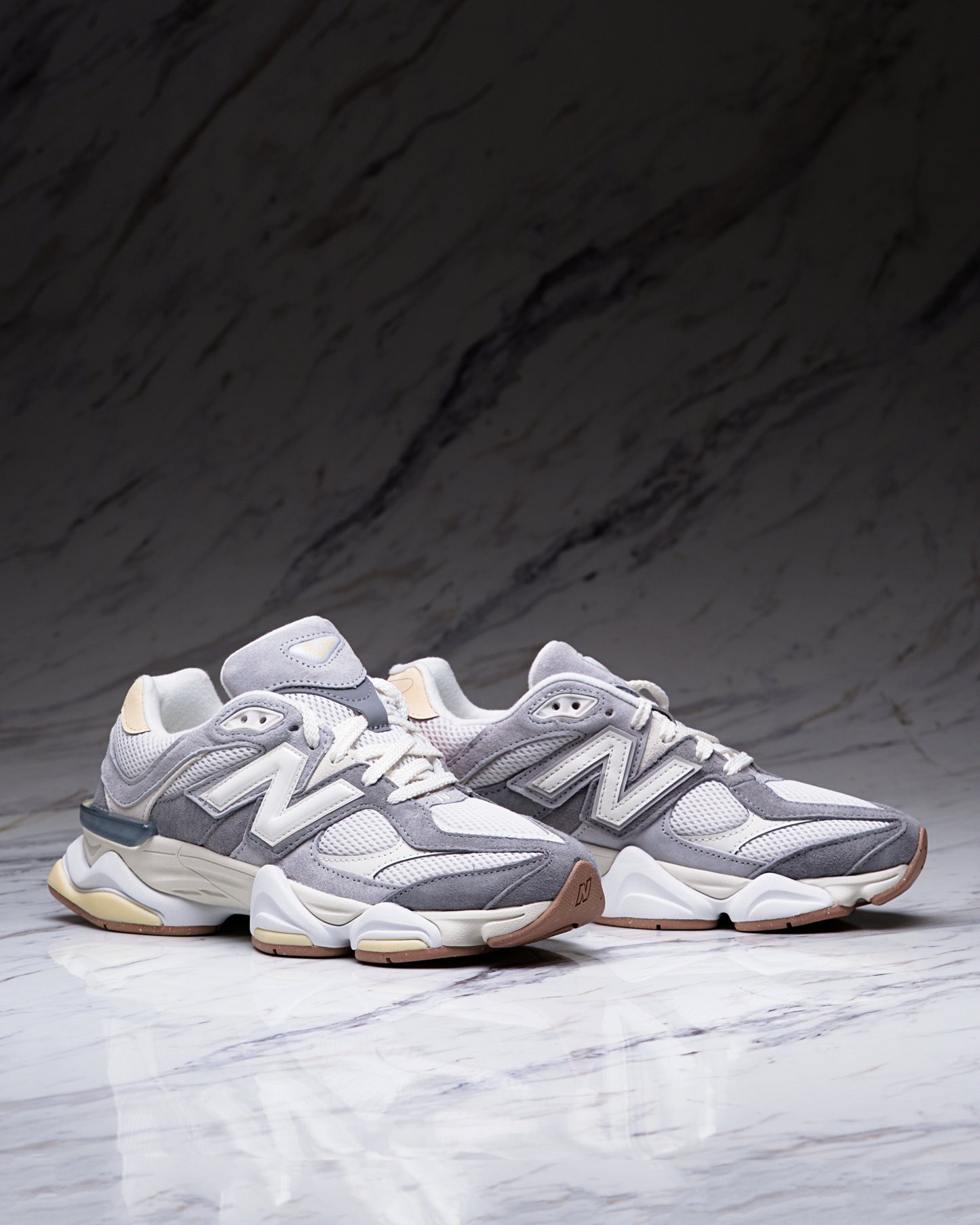 NEW BALANCE U9060AUB