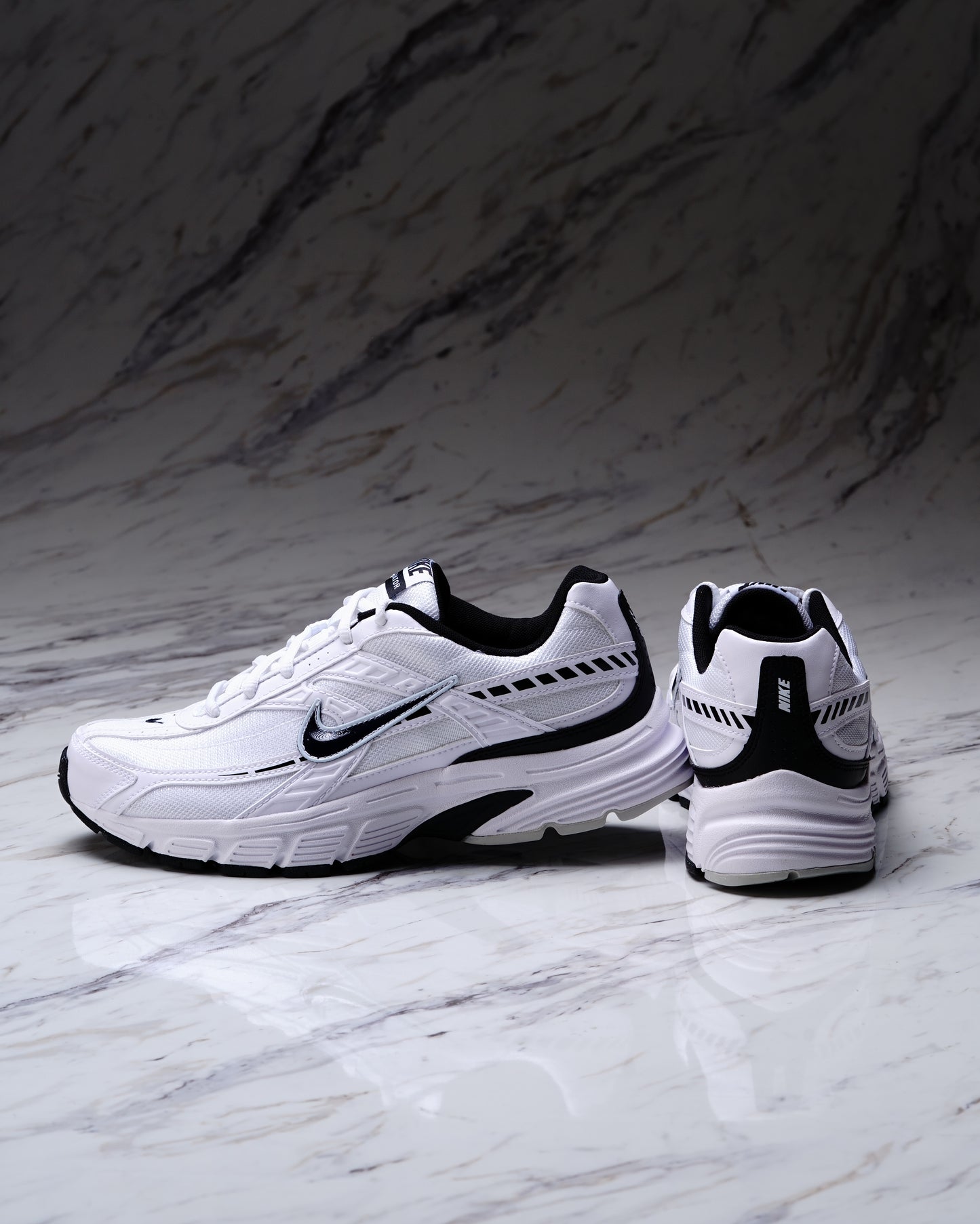 INITIATOR WHITE/BLACK