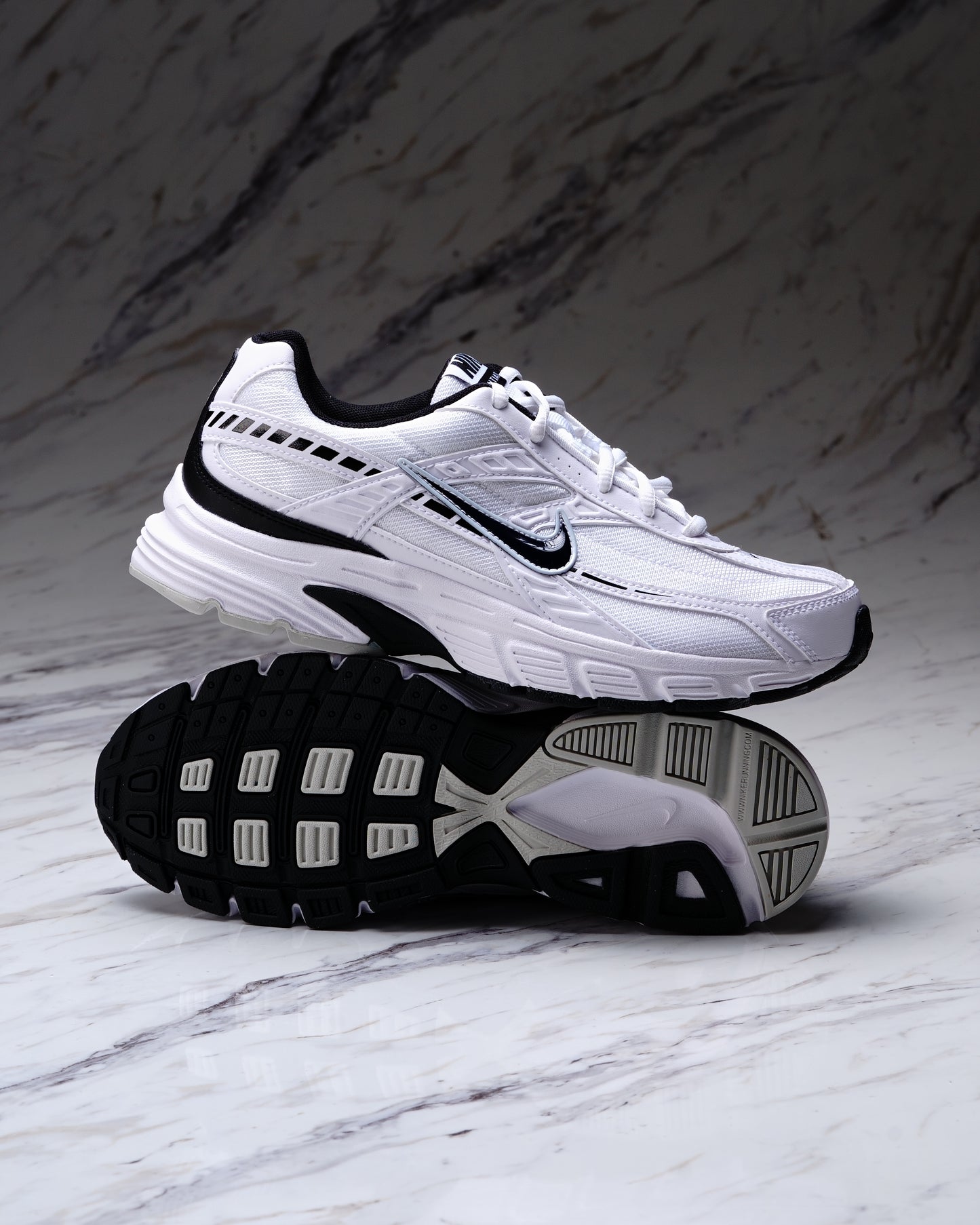 INITIATOR WHITE/BLACK