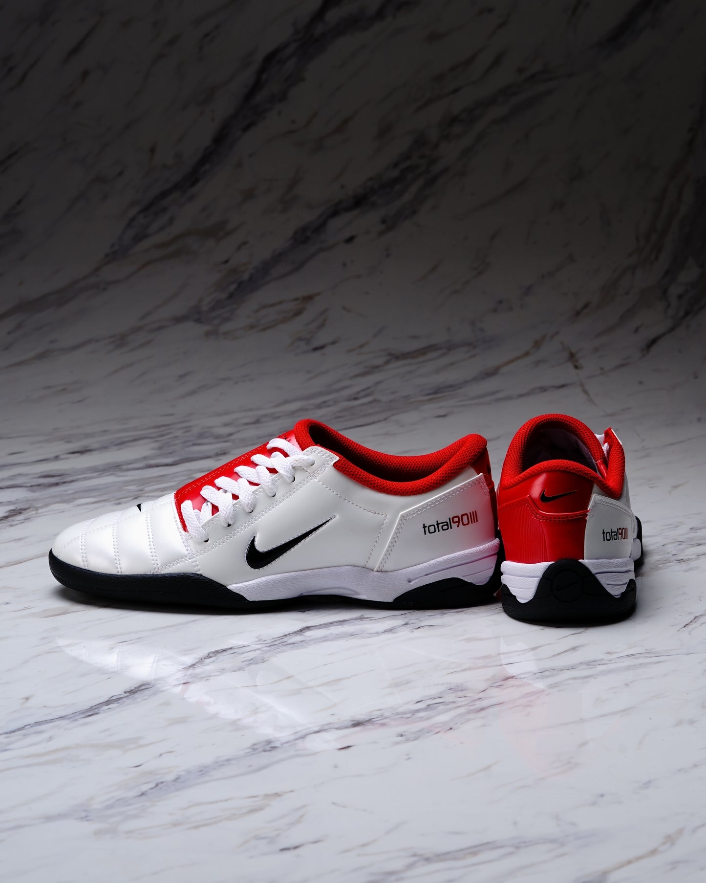 TOTAL 90 WHITE/BLACK-GYM RED
