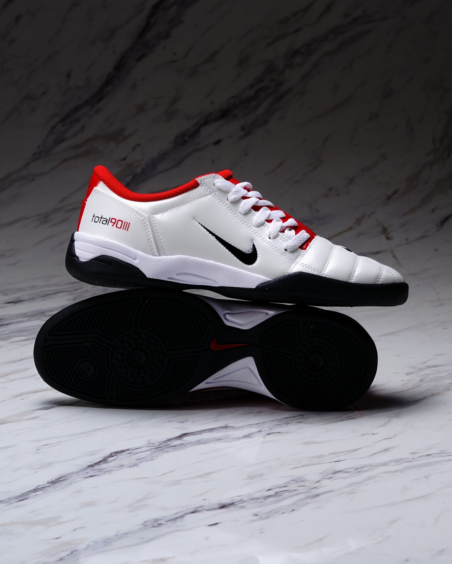 TOTAL 90 WHITE/BLACK-GYM RED