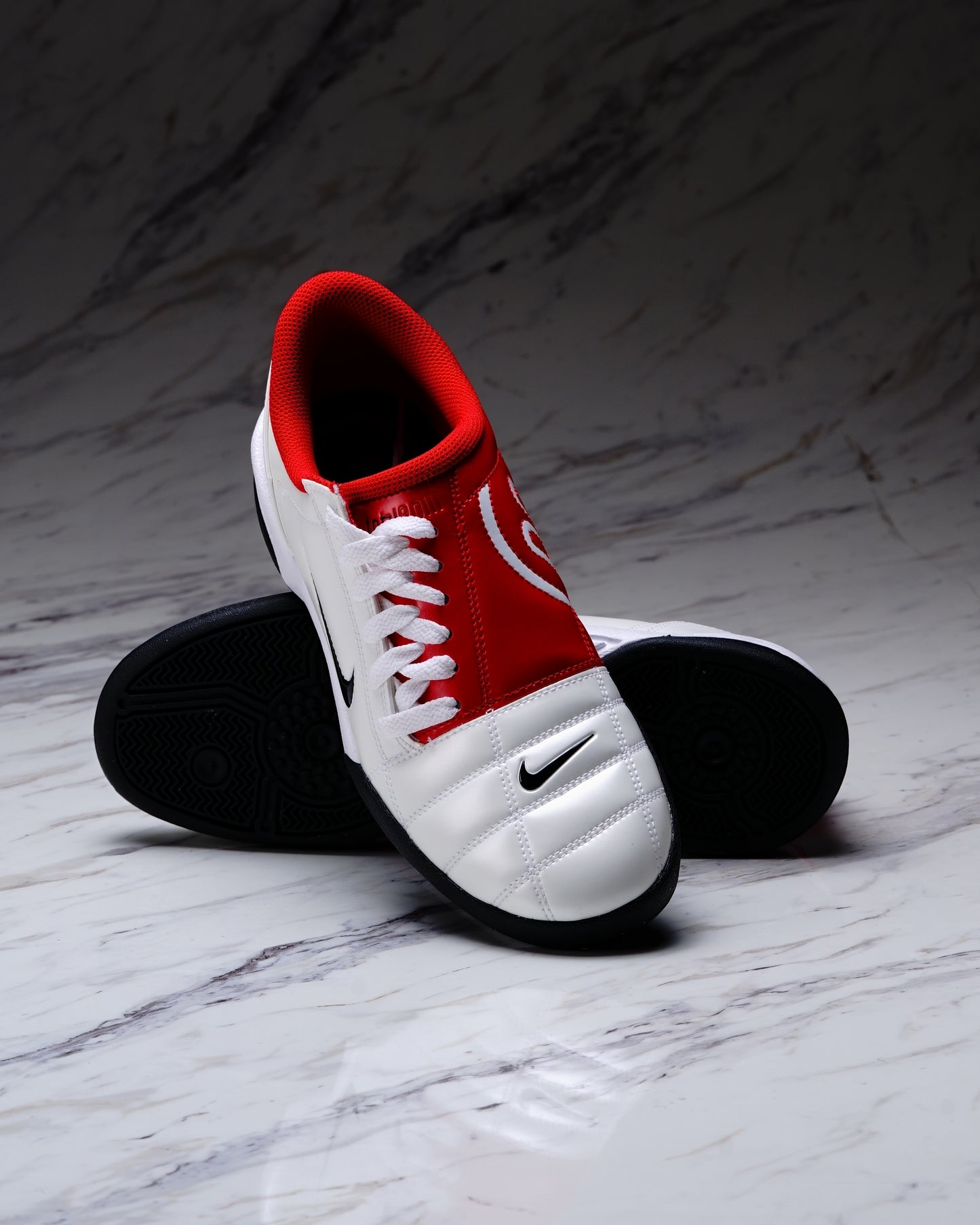 TOTAL 90 WHITE/BLACK-GYM RED