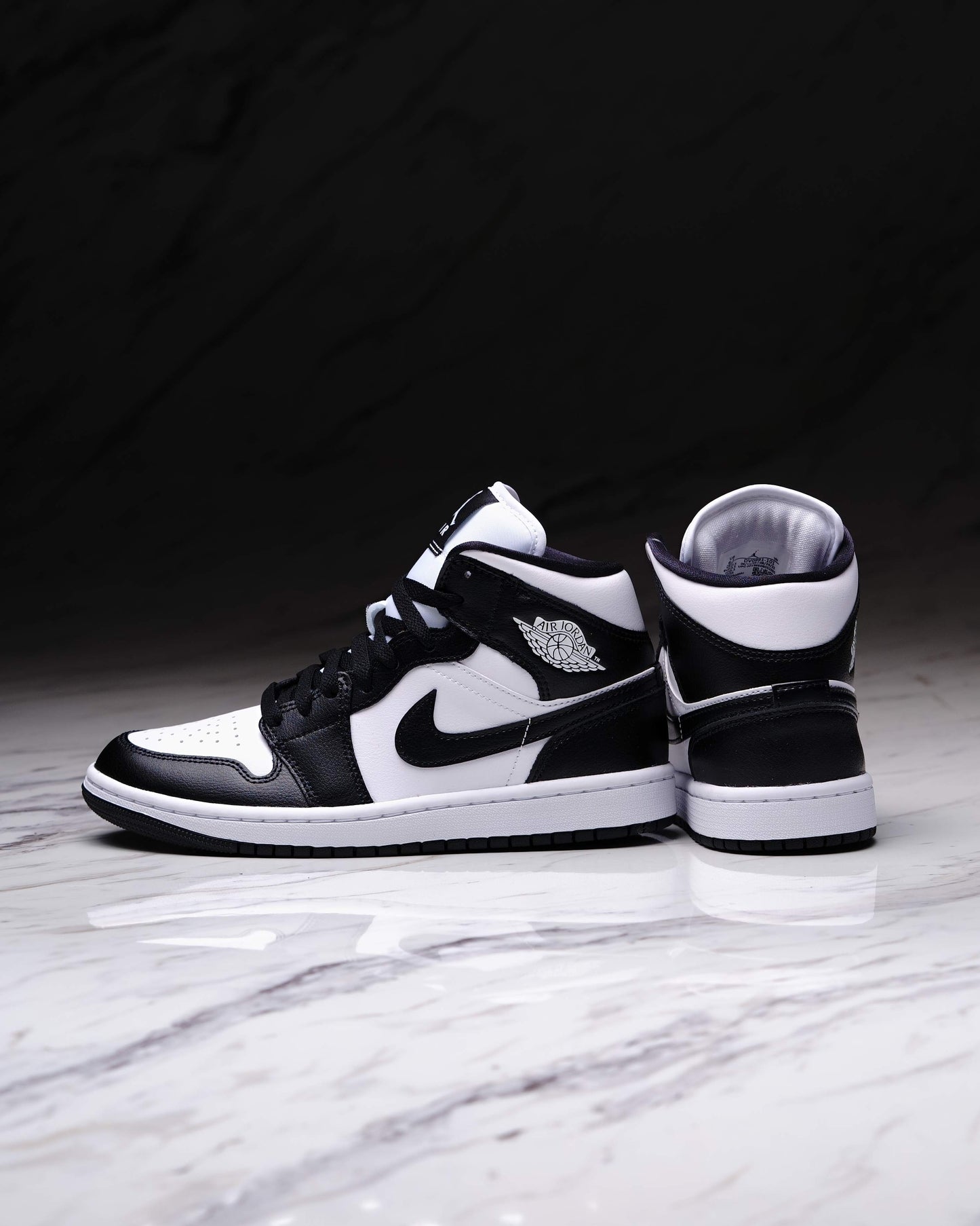 NIKE WMNS AIR JORDAN RETRO 1 MID 36