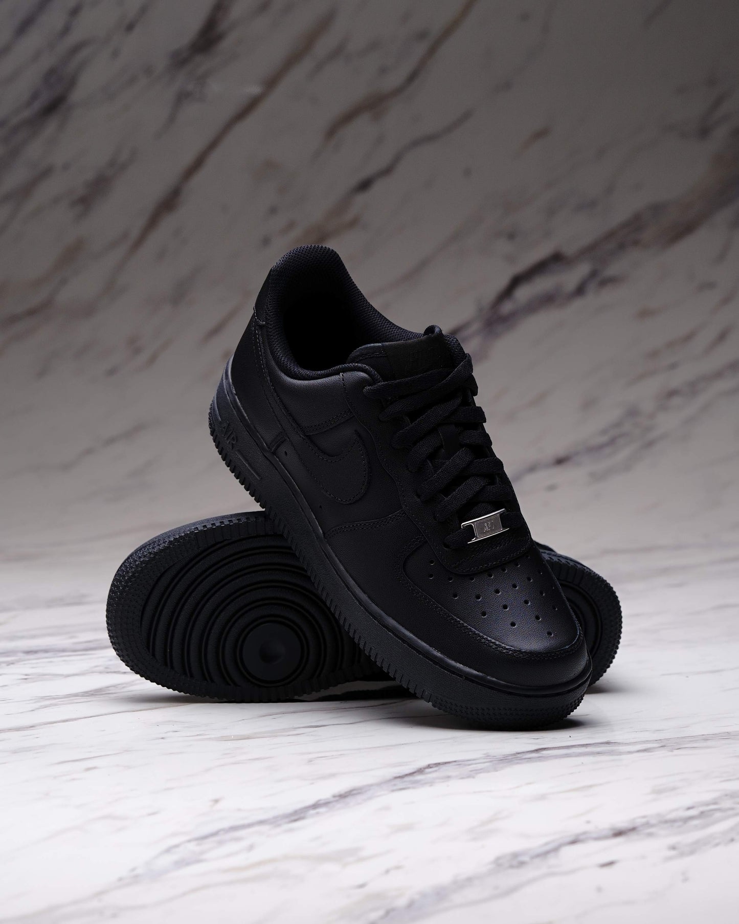 NIKE AIR FORCE 1 07 LE BLACK