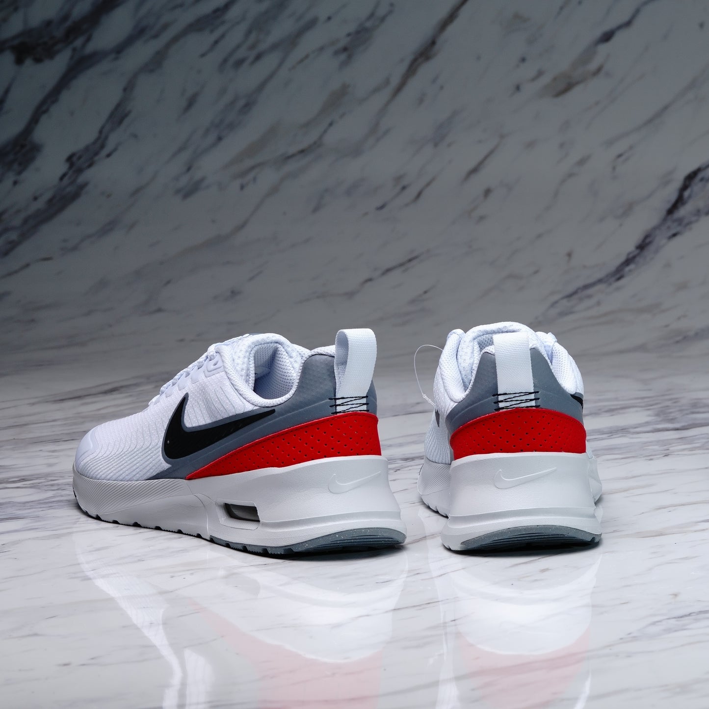 NIKE AIR MAX NUAXIS