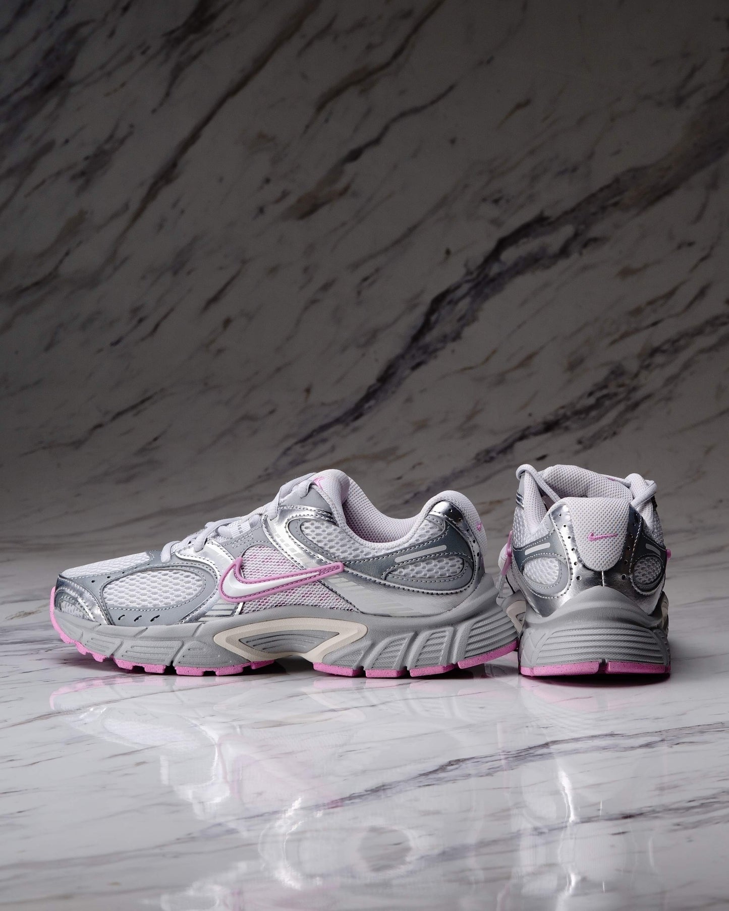 W NIKE V5 RNR