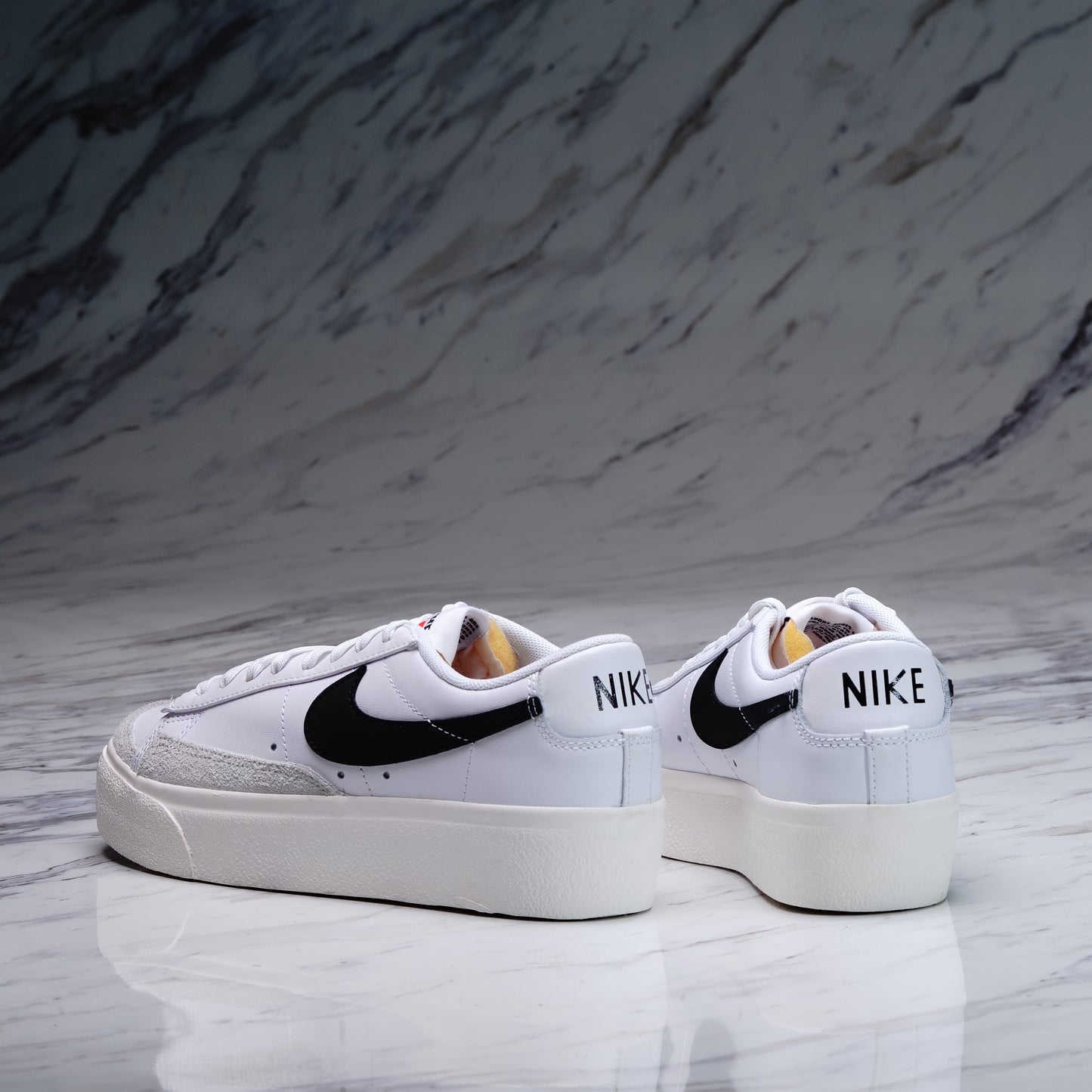 NIKE BLAZER LOW PLATFORM/WHITE/BLACK-SAIL-WHITE ORANGE