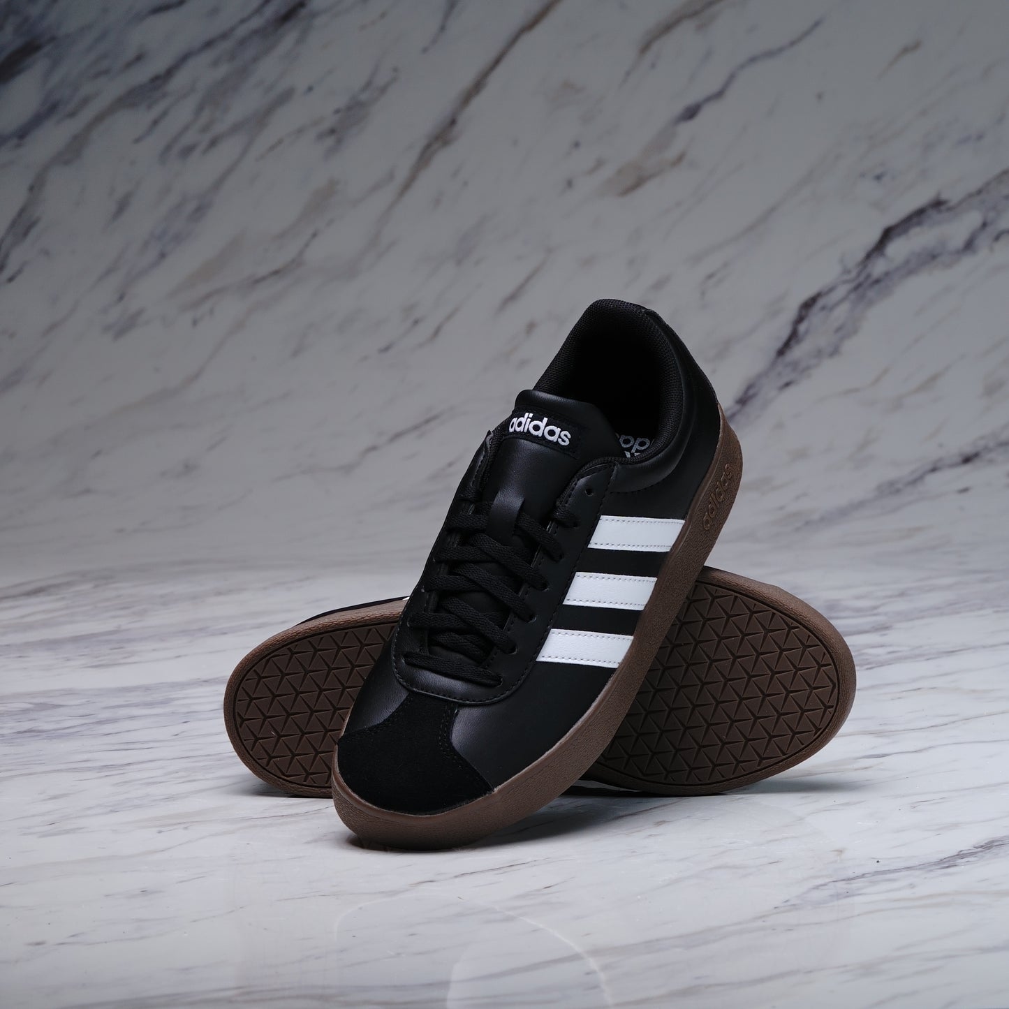 ADIDAS COURT BASE