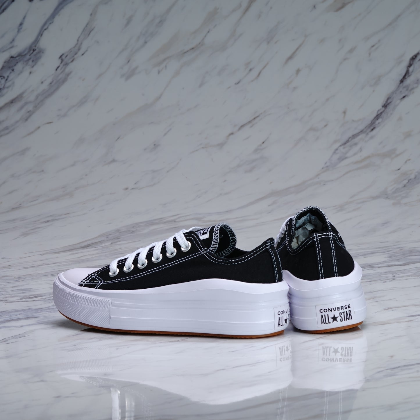 CHUCK TAYLOR ALL STAR MOVE