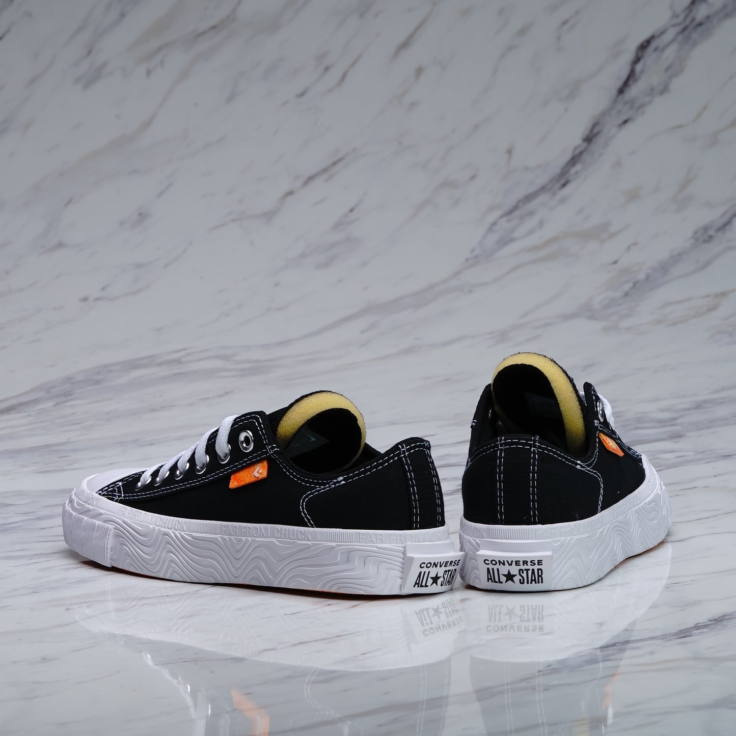 CHUCK TAYLOR/ NEGRO/BLANCO