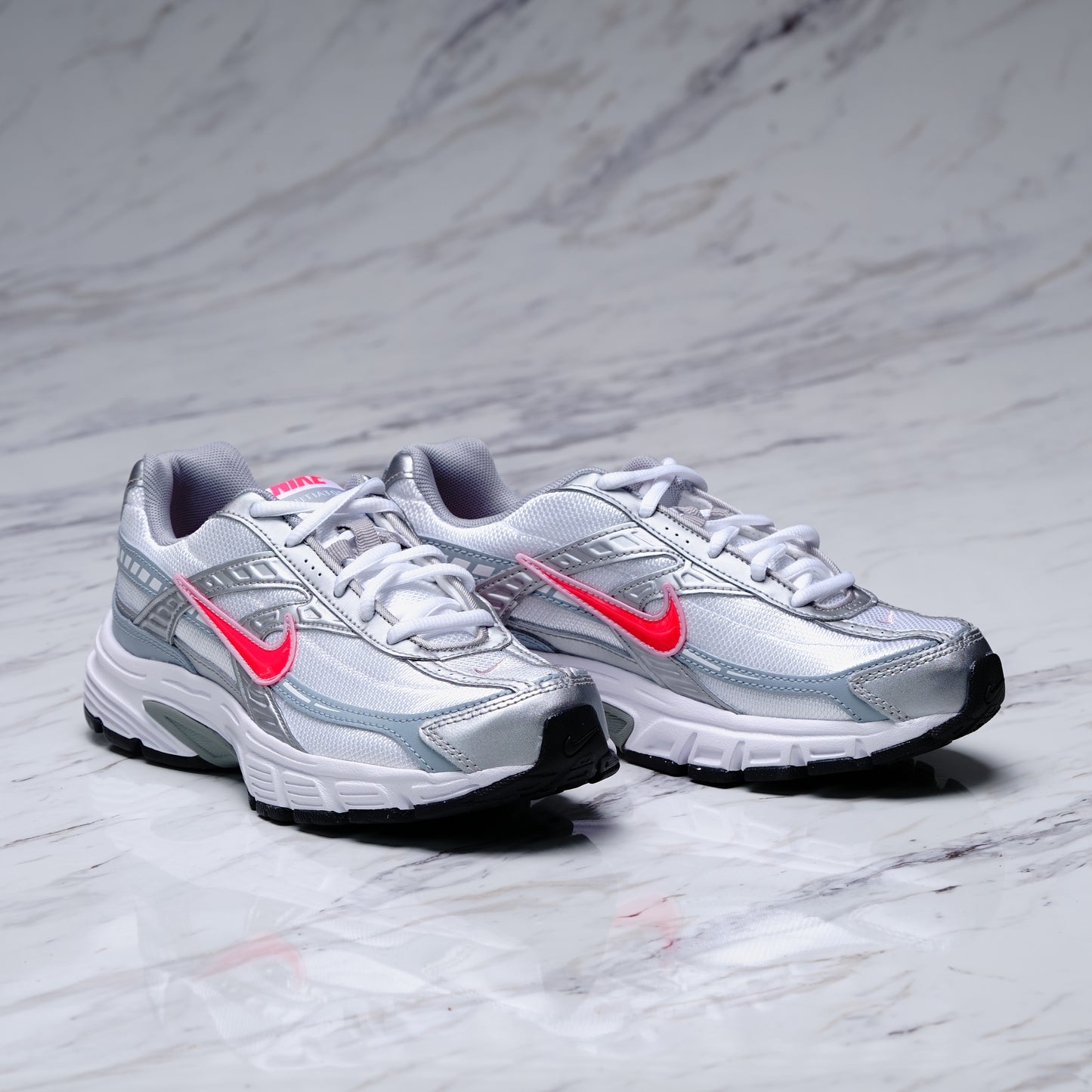 WMNS NIKE INITIATOR