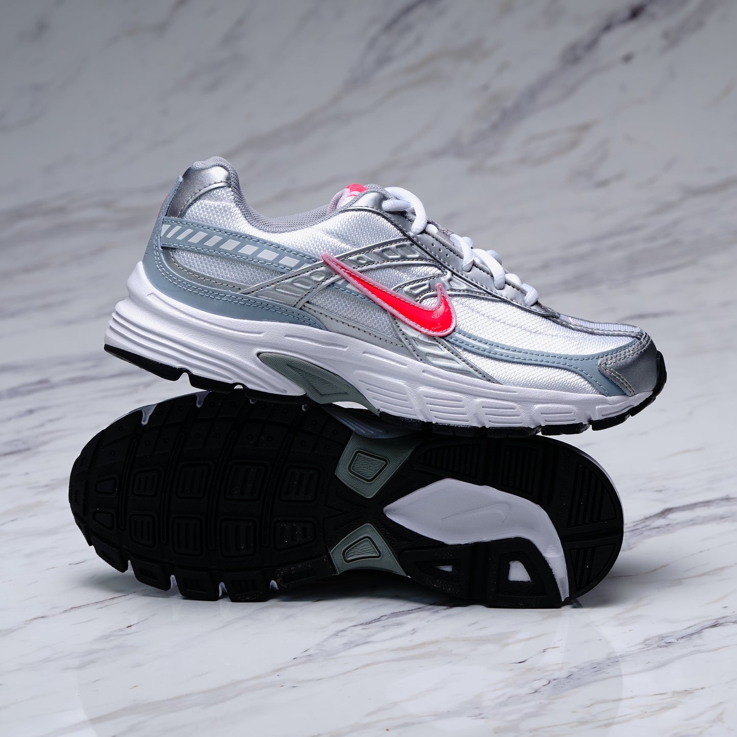WMNS NIKE INITIATOR