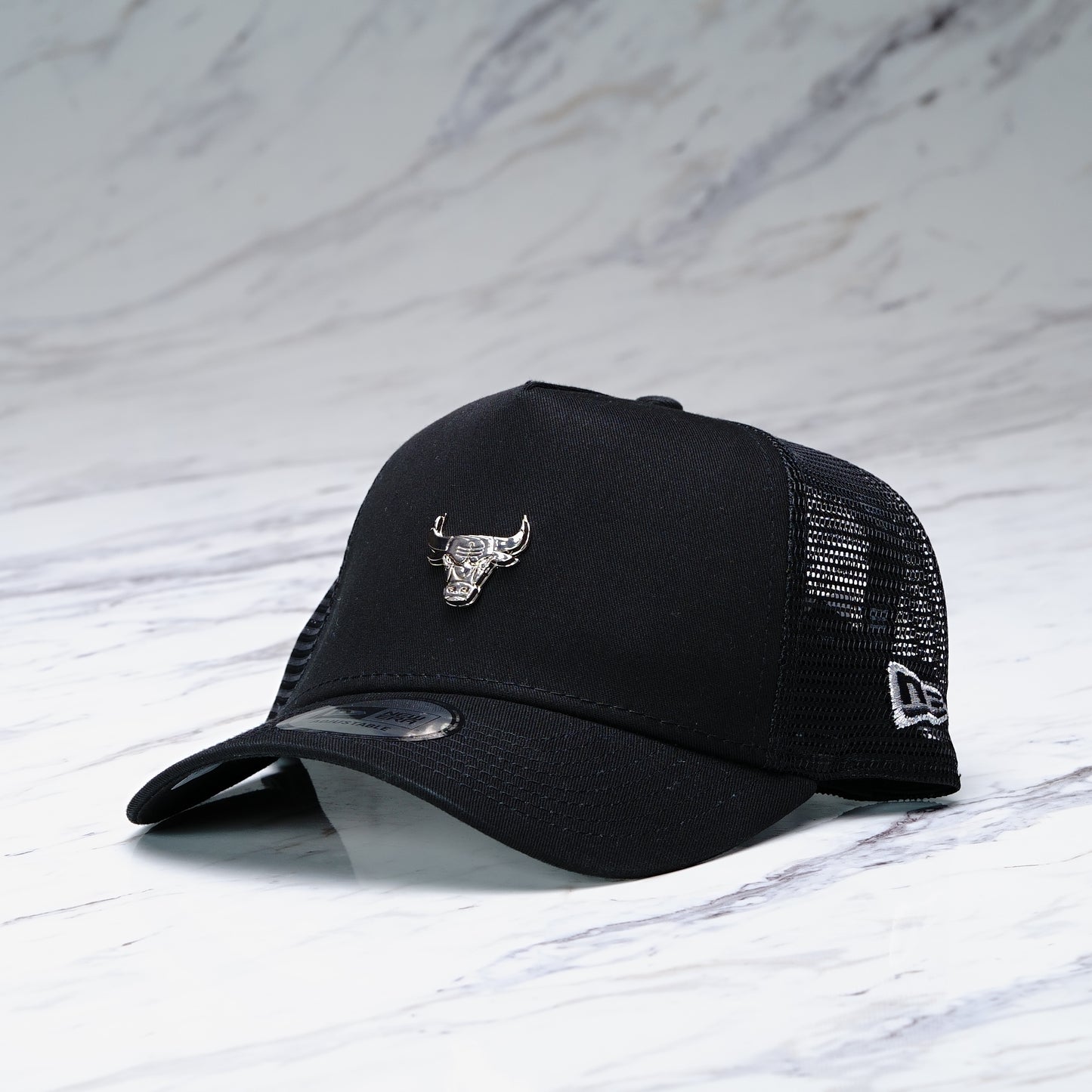 GORRA NEW ERA METALLIC TRUCKER CHIBUL BLK