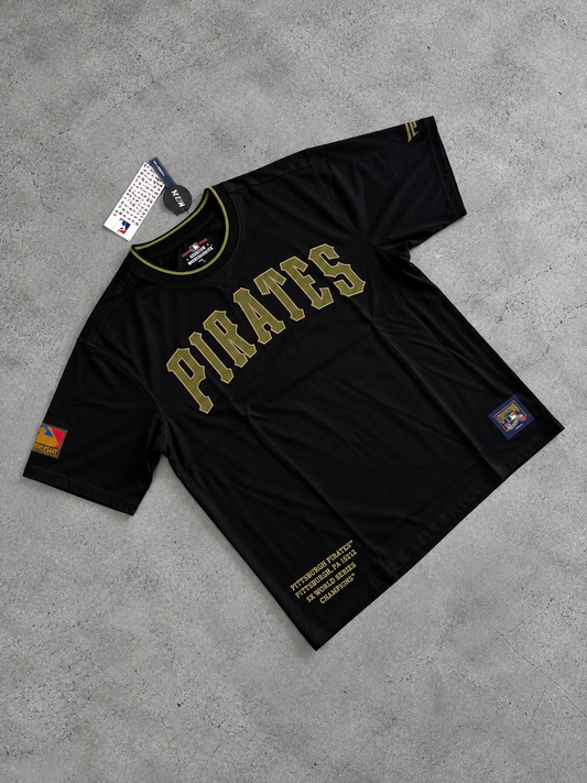 CAMISETA MANGA CORTA PIRATES DE HOMBRE MLB FRONT TWILL WITH EMBROIDERY LOOSE FIT