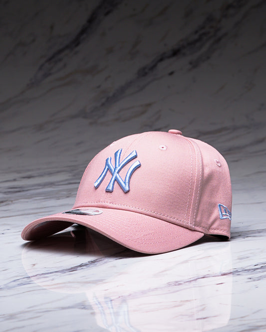 GORRA NEW ERA WMNS LEAGUE ESS 9FORTY NEYYAN PKRPAB/OSFM