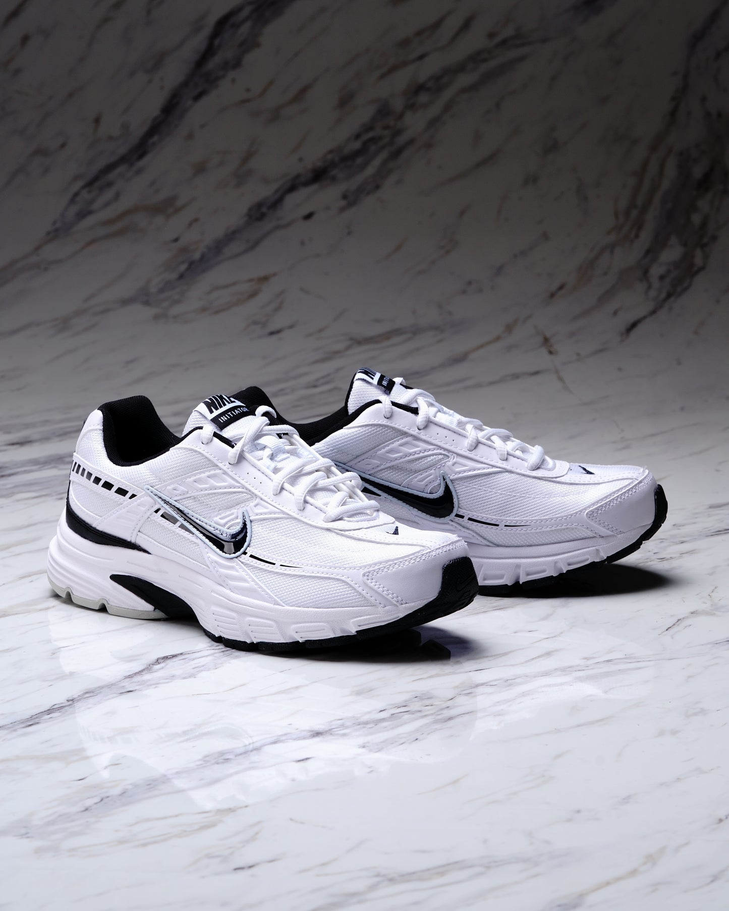 INITIATOR WHITE/BLACK