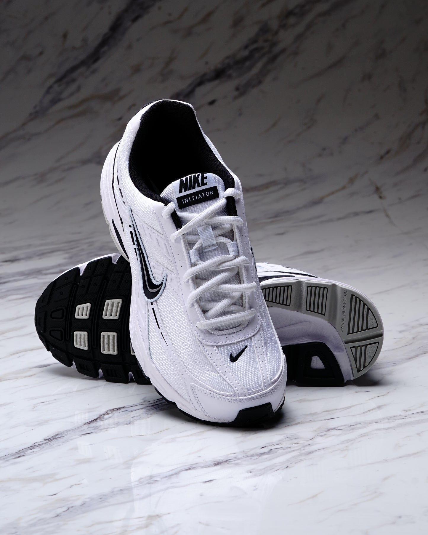 INITIATOR WHITE/BLACK