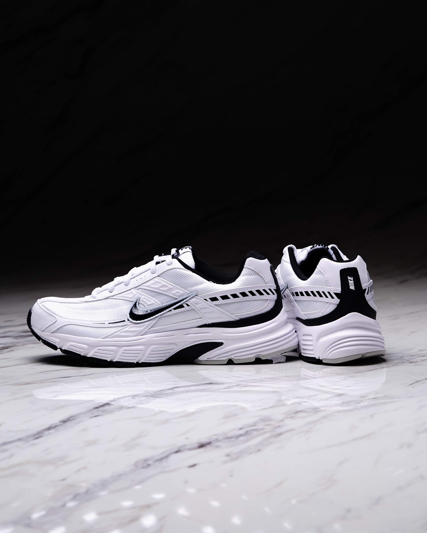 INITIATOR WHITE/BLACK