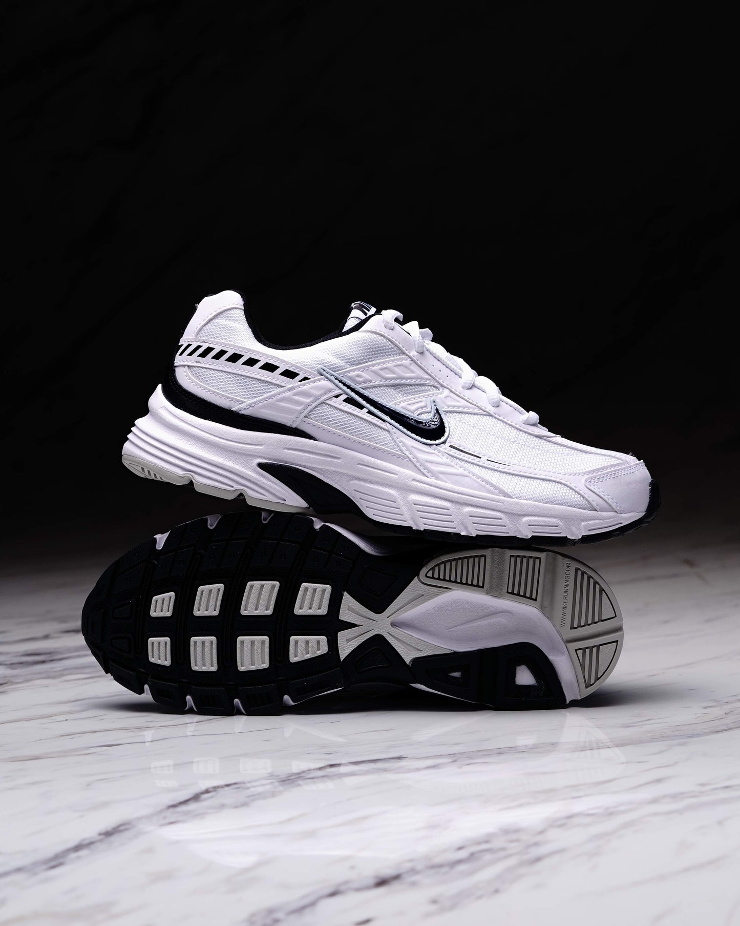 INITIATOR WHITE/BLACK