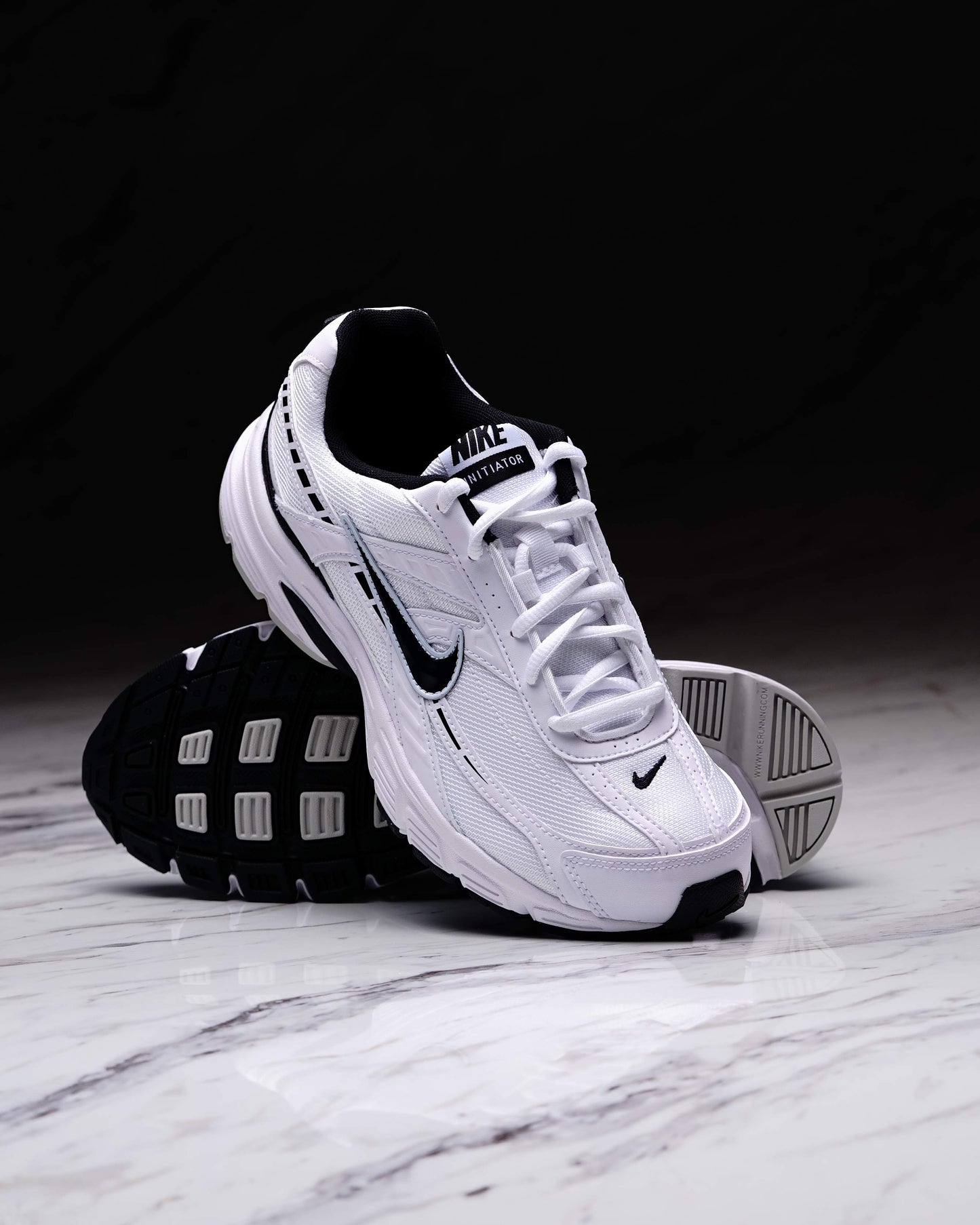 INITIATOR WHITE/BLACK