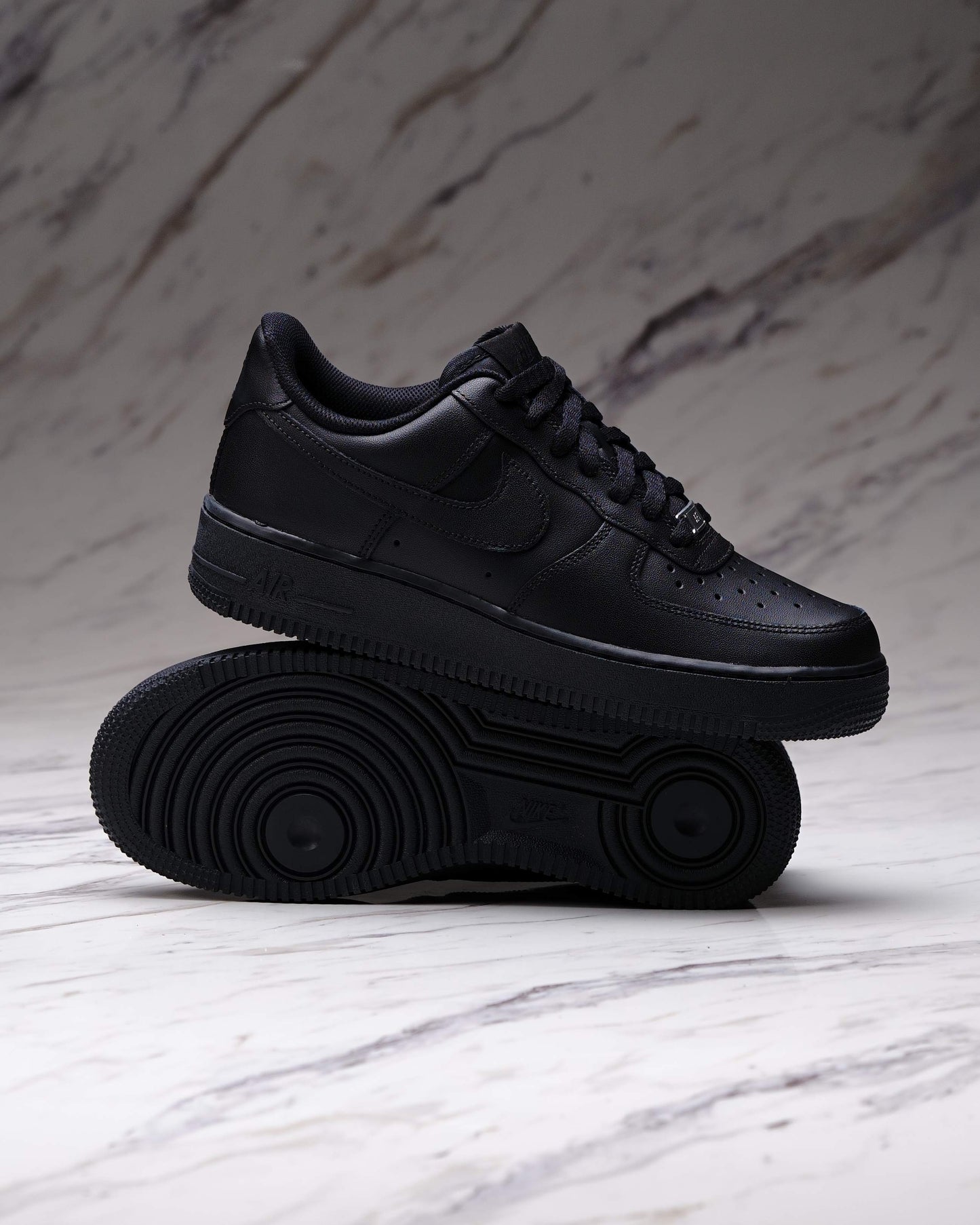 NIKE AIR FORCE 1 07 LE BLACK