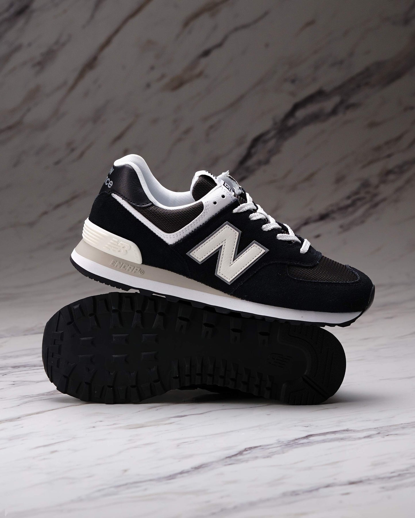 NEW BALANCE U5745MX