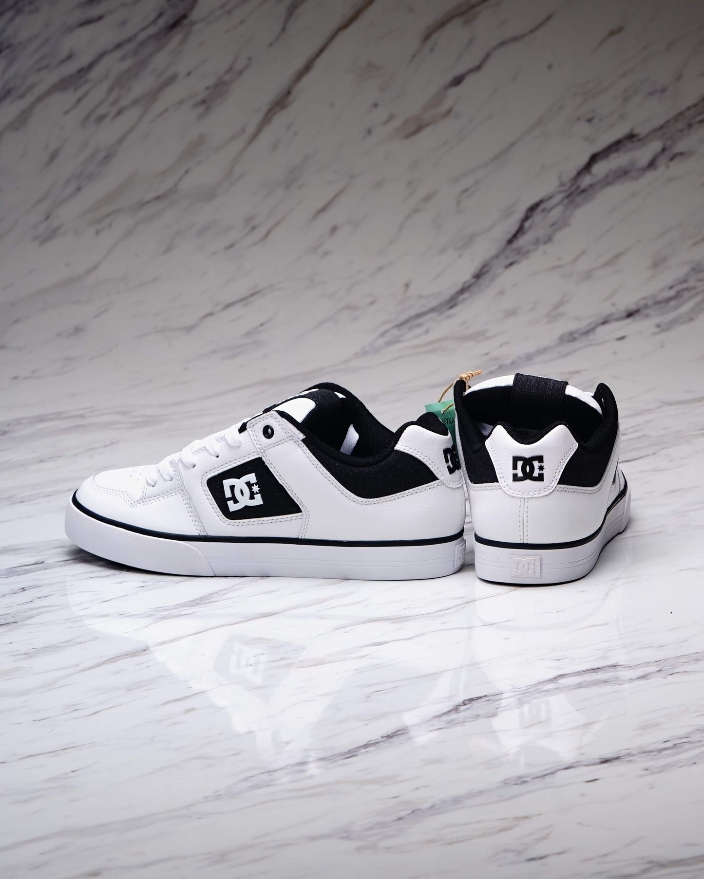 PURE WHT/BLCK