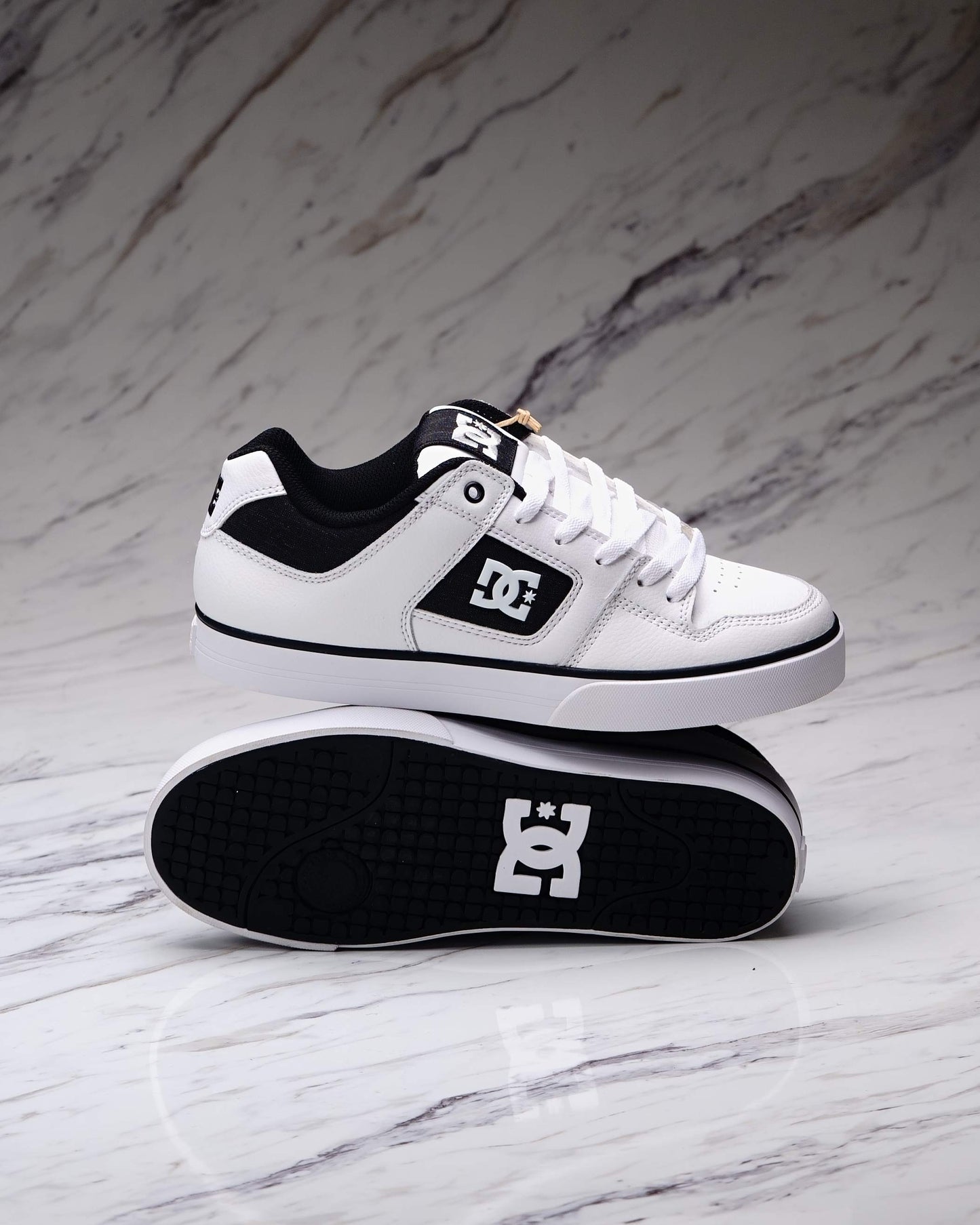 PURE WHT/BLCK