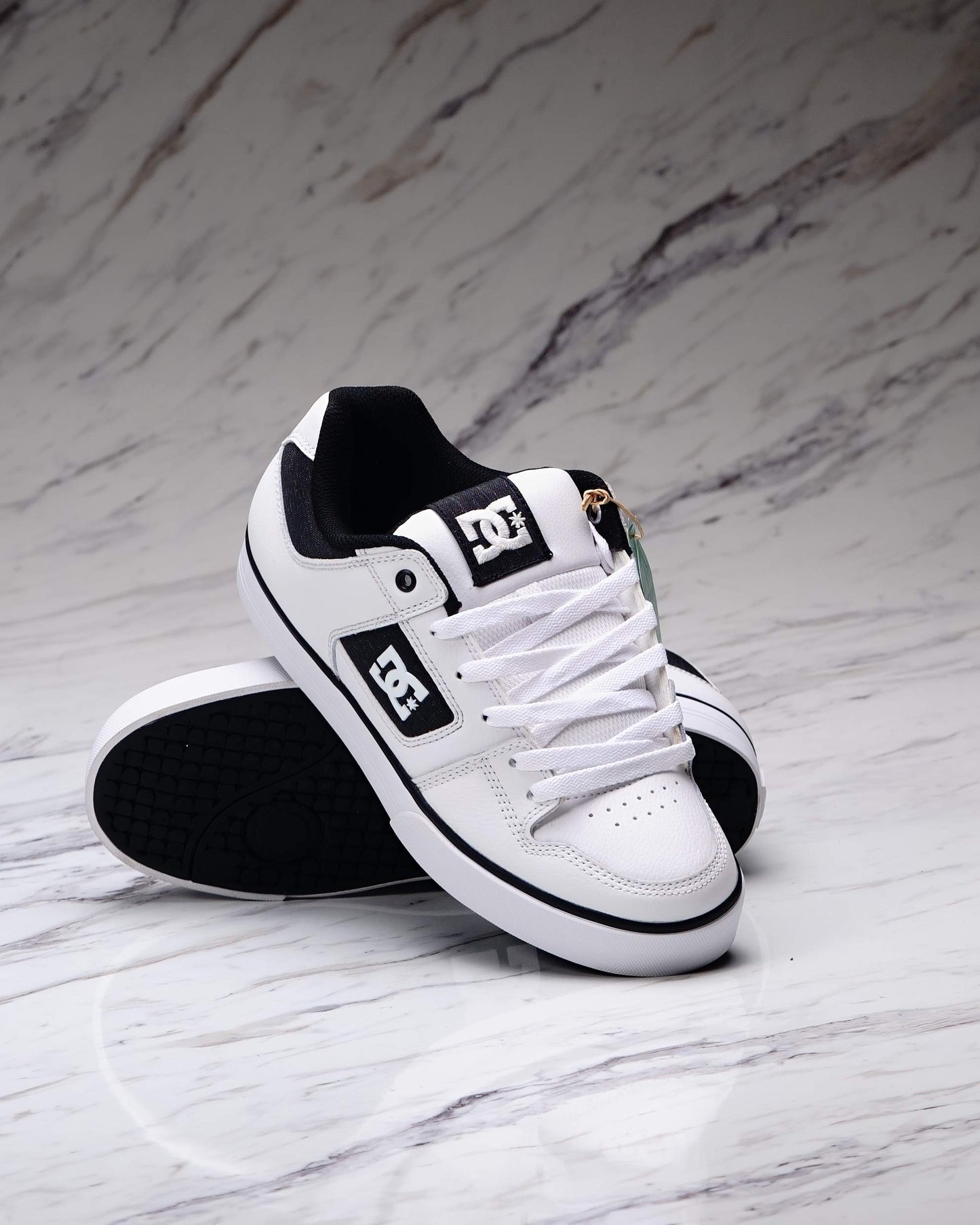 PURE WHT/BLCK