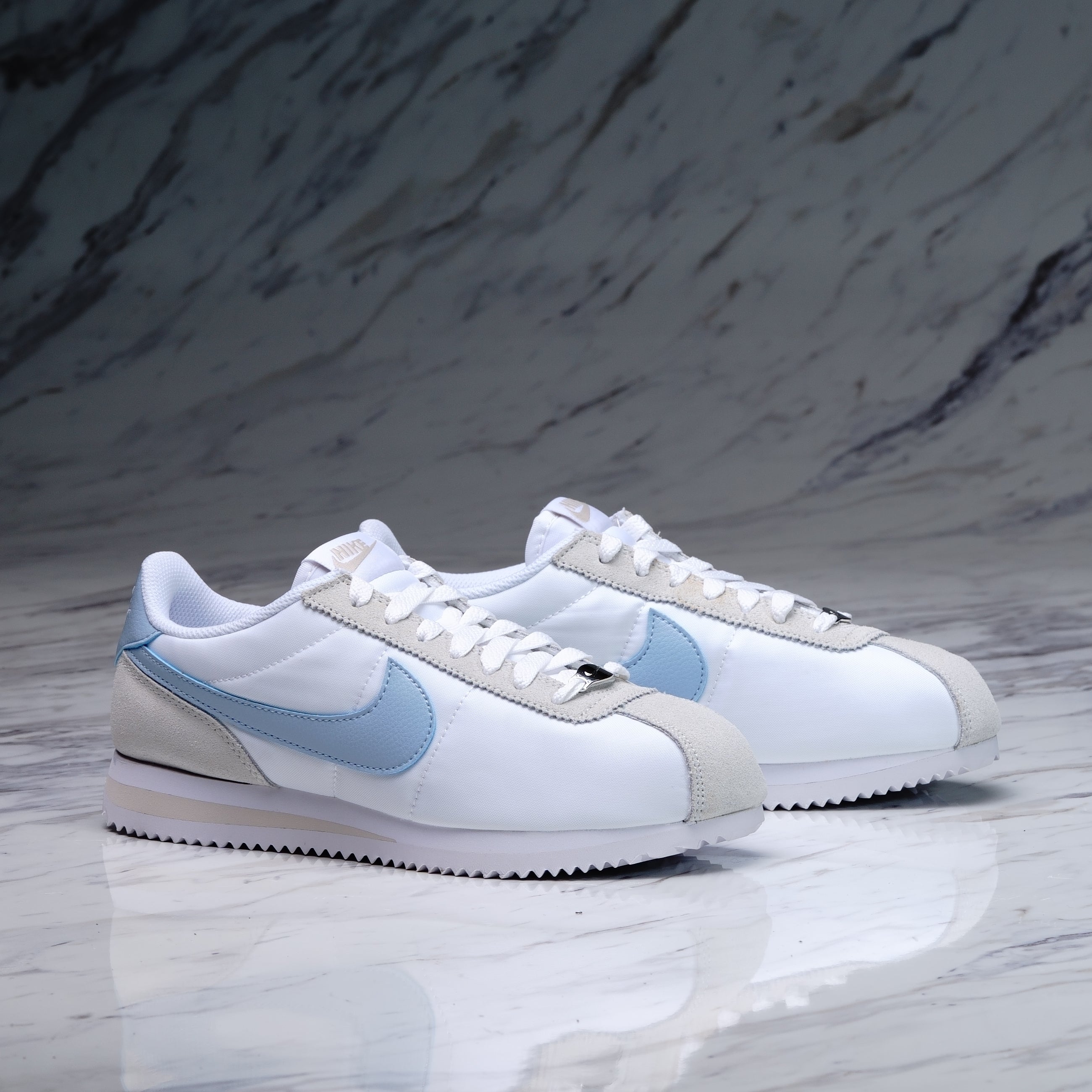 W NIKE CORTEZ