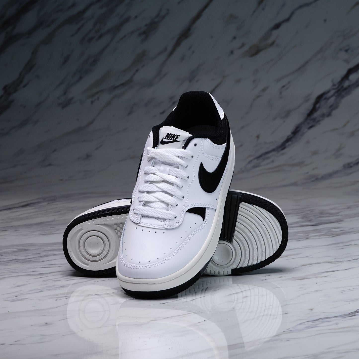 NIKE GAMMA FORCE /WHITE/BLACK-SMMT