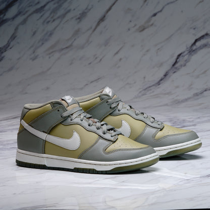 NIKE DUNK MID ESSDK STUCCO/LT BONE-NTRL OLIVE