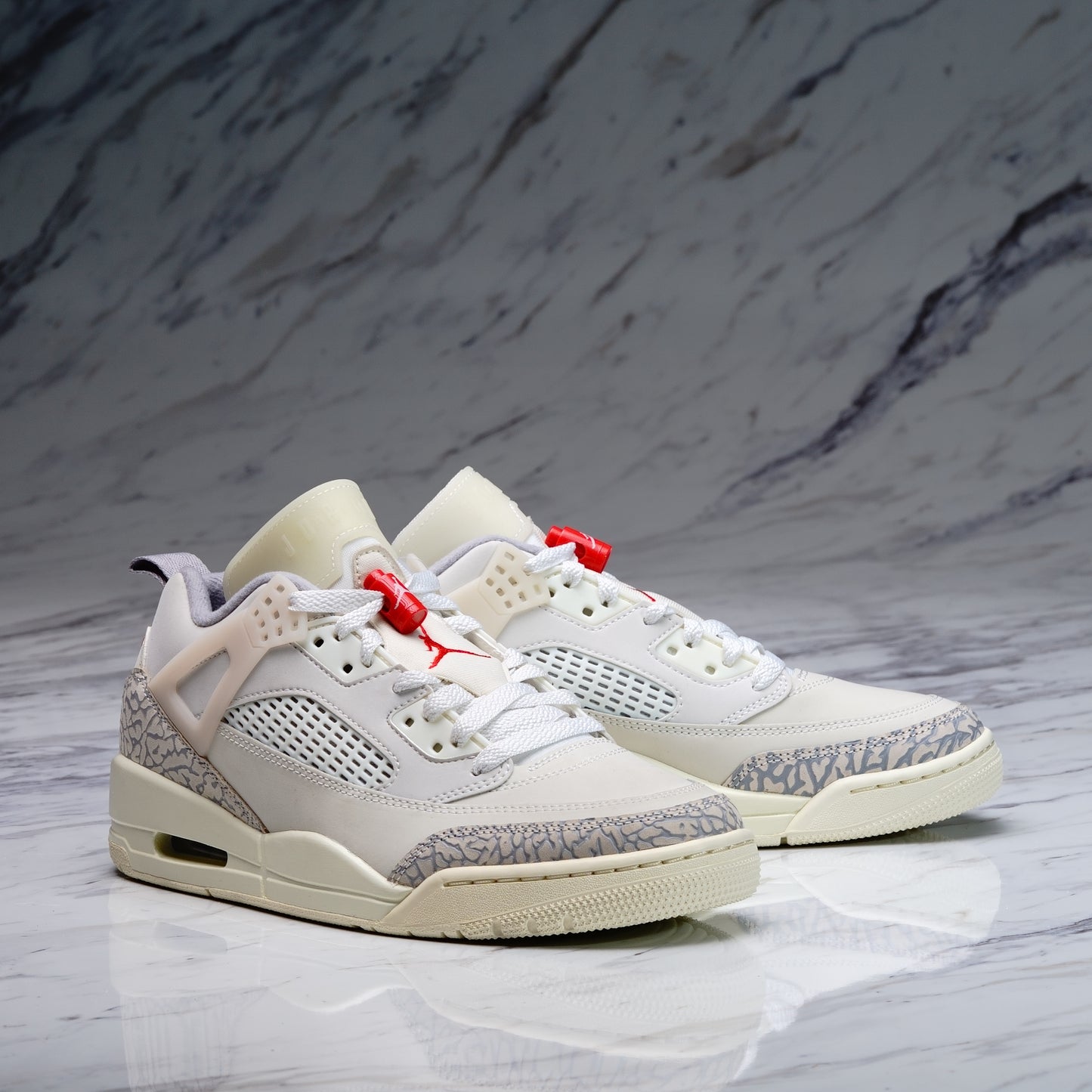 JORDAN SPIZIKE LOW/SAIL/UNIV RED-CCNT MILK-SNDSTN