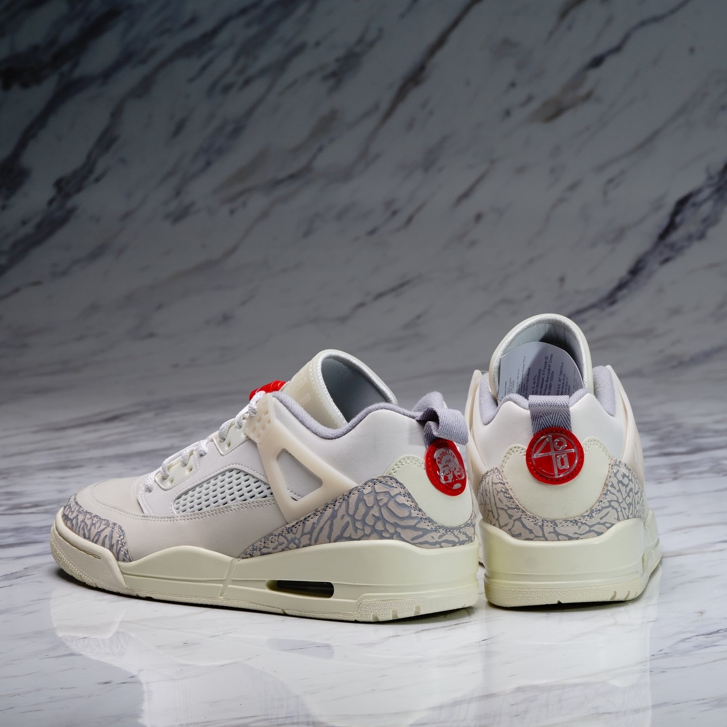 JORDAN SPIZIKE LOW/SAIL/UNIV RED-CCNT MILK-SNDSTN