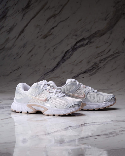 W NIKE V5 RNR