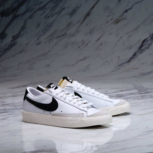 NIKE BLAZER LOW '77/WHITE/BLACK-SAIL-WHITE