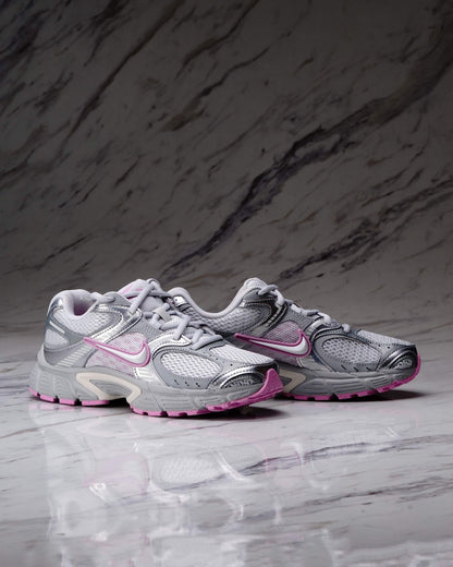 W NIKE V5 RNR