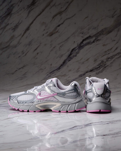 W NIKE V5 RNR