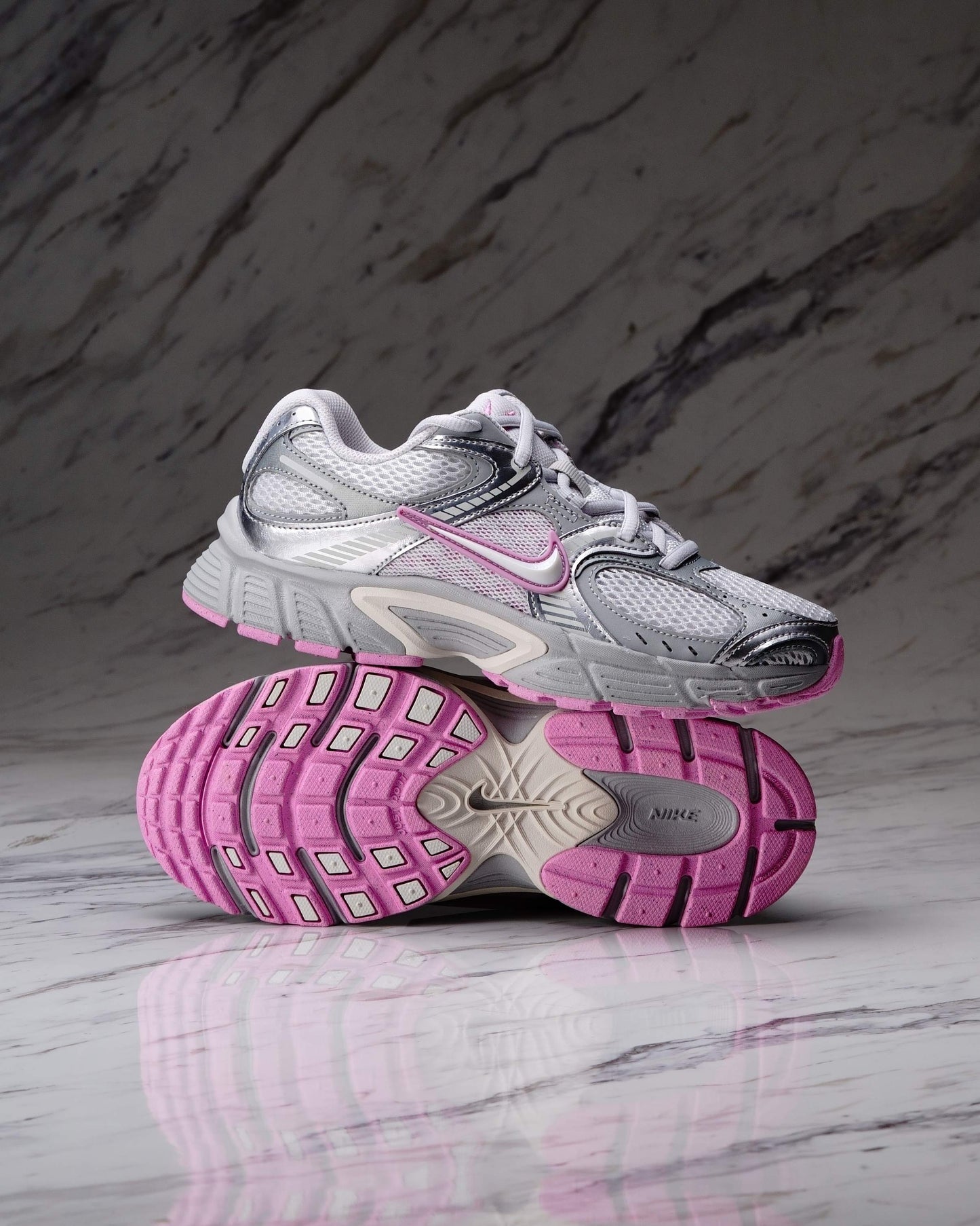 W NIKE V5 RNR