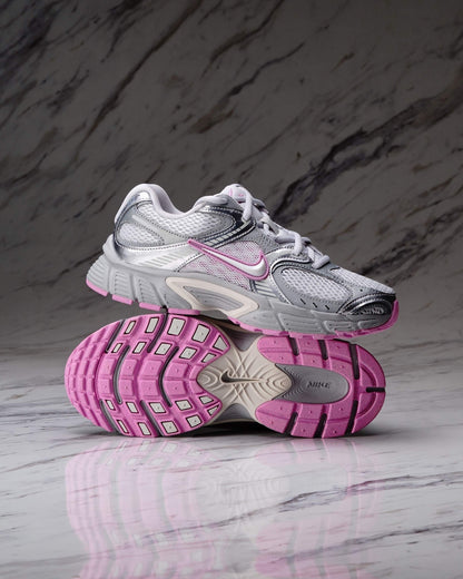 W NIKE V5 RNR
