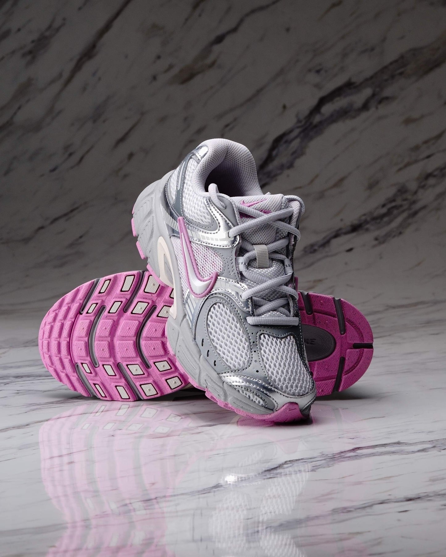 W NIKE V5 RNR