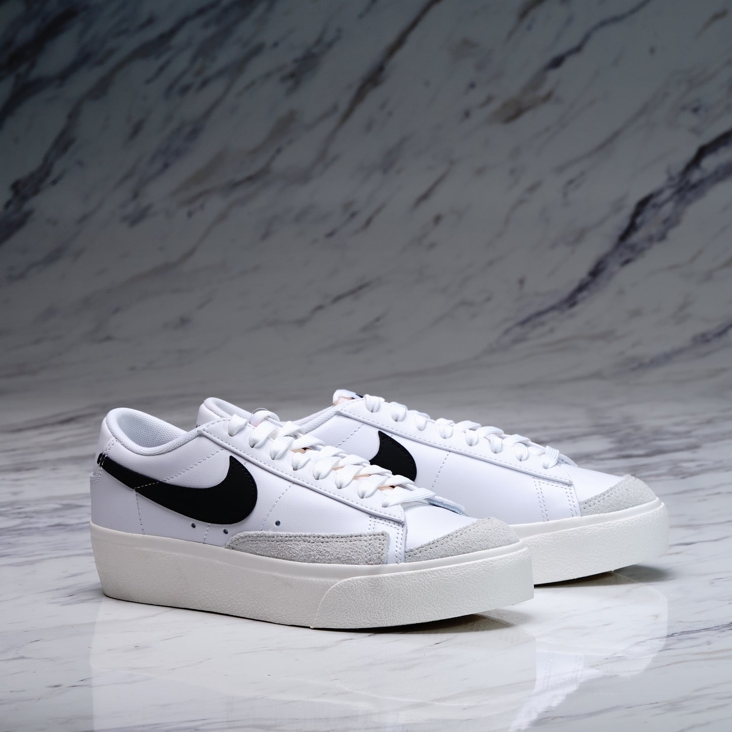 NIKE BLAZER LOW PLATFORM/WHITE/BLACK-SAIL-WHITE ORANGE