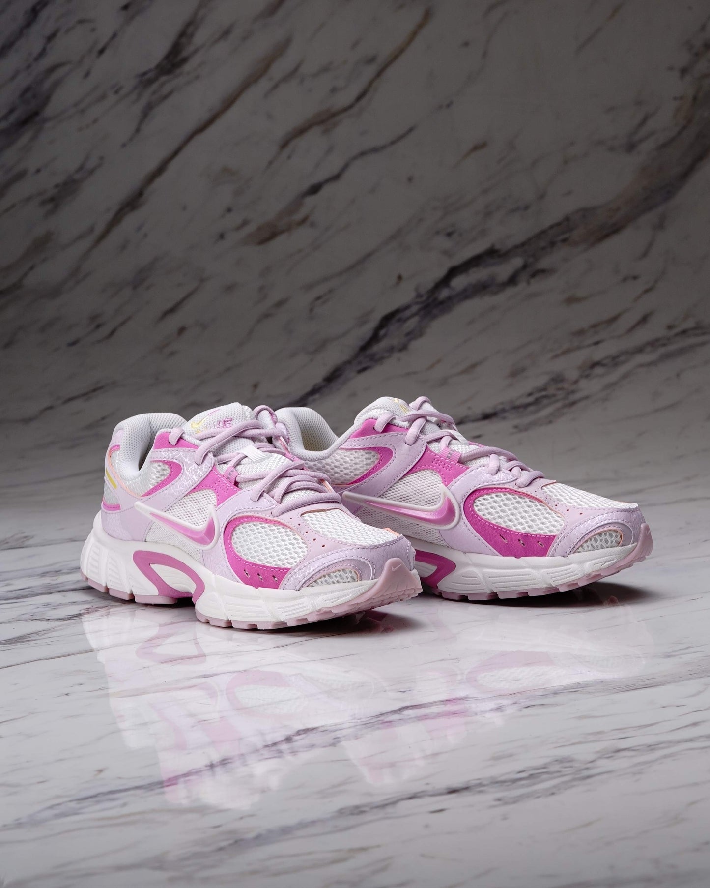 W NIKE V5 RNR DF SUMMIT
