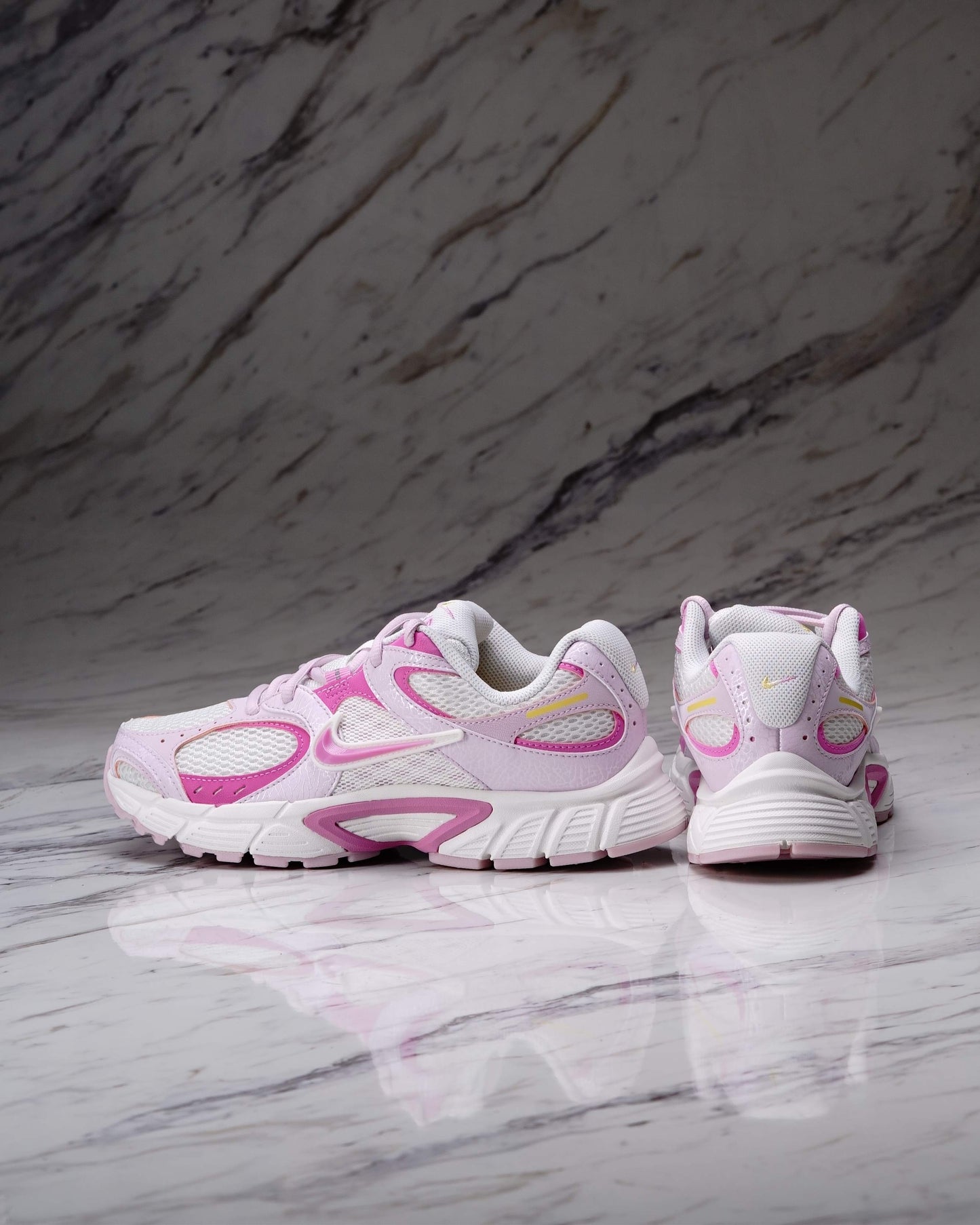 W NIKE V5 RNR DF SUMMIT