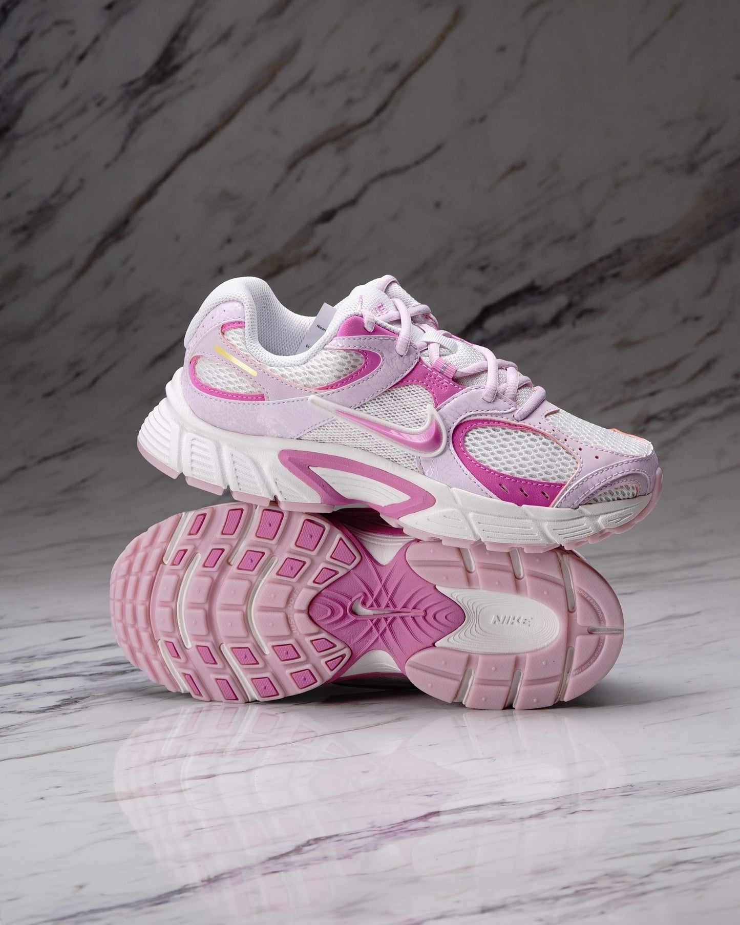 W NIKE V5 RNR DF SUMMIT