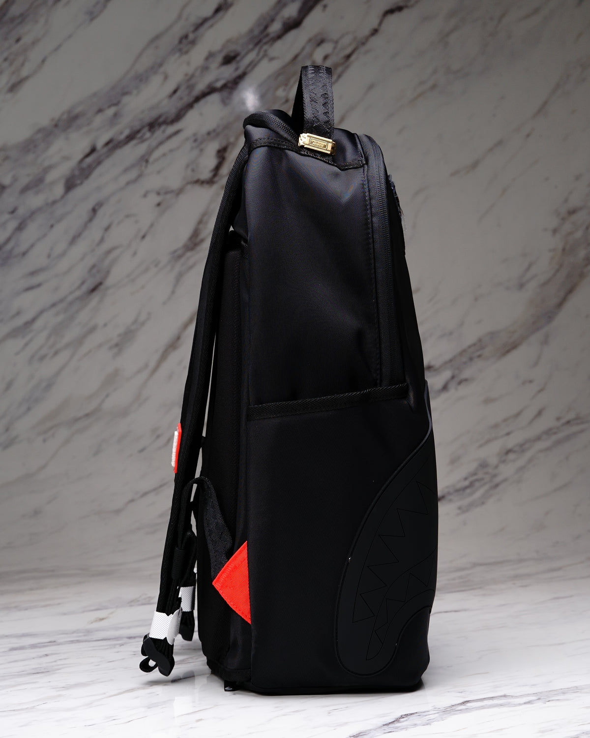 MOCHILA SHARK CENTRAL BLACKED OUT EMBOSSED NYLON