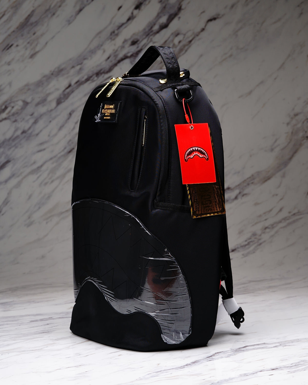 MOCHILA SHARK CENTRAL GOLD LETTERING